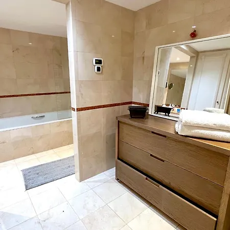 Apartmán Pierre Charron L *