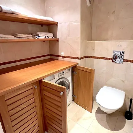 Pierre Charron L Apartmán *